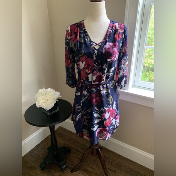 Iz Byer Dresses & Skirts - iZ BYER Floral Dress